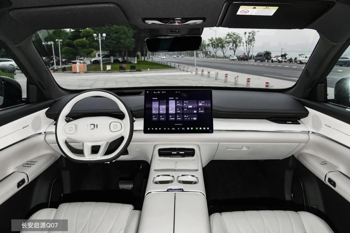 捷途山海L7 PLUS上市，对比长安启源Q07，谁更出色