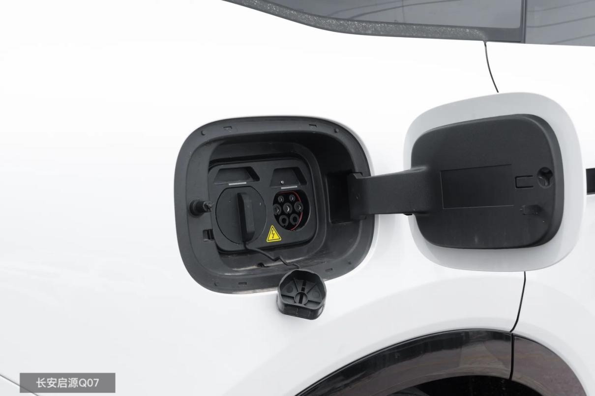 捷途山海L7 PLUS上市，对比长安启源Q07，谁更出色