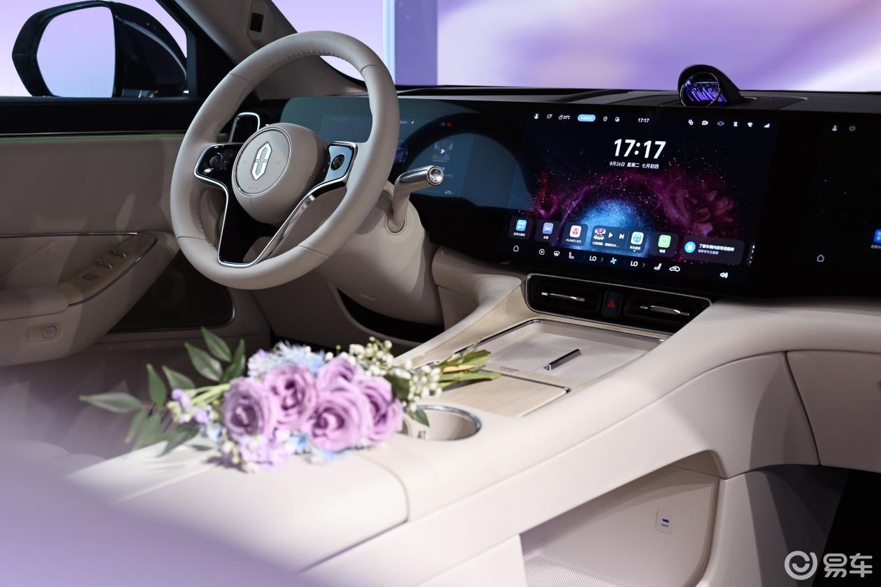 新车|夜紫当道问界M8纯电版成都地标太古里太古里首次开箱