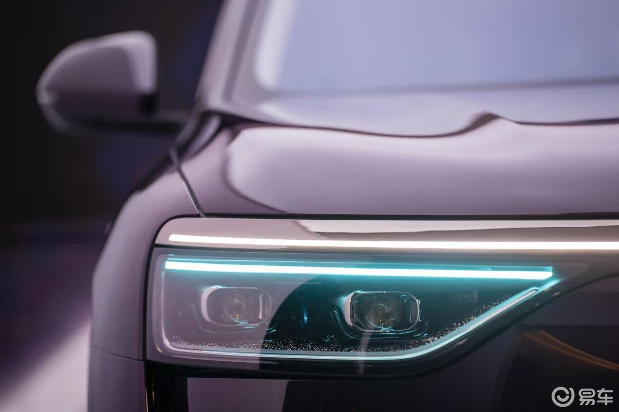 新车|夜紫当道问界M8纯电版成都地标太古里太古里首次开箱