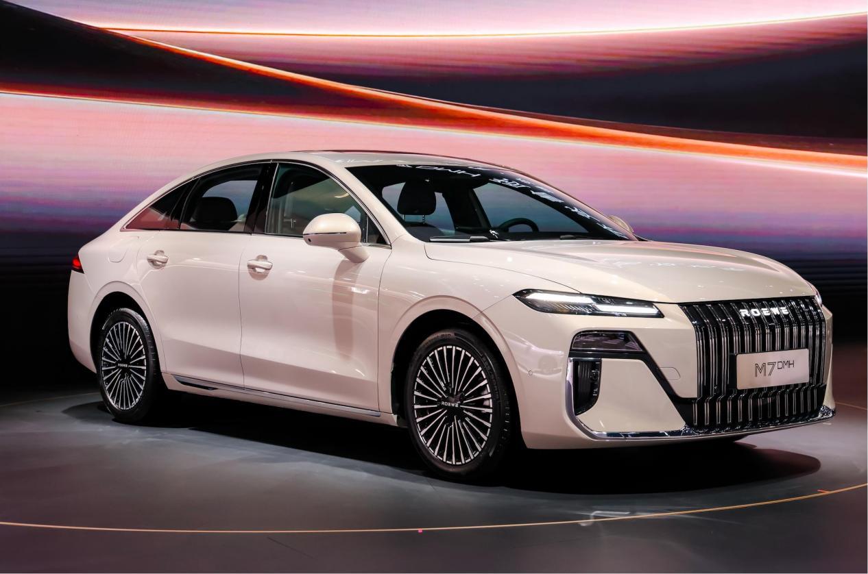 荣威M7 DMH9.78万起预售 打响对银河A7的进攻战