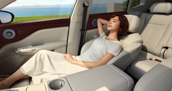 全新岚图知音VS极氪7X:家庭纯电SUV终极对决