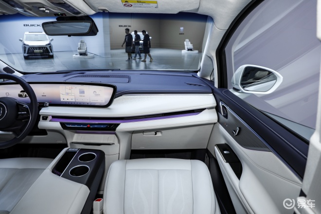 别克GL8陆尊插混版,冰箱+彩电+大沙发,33.99万起