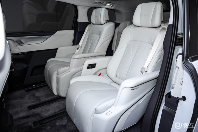 别克GL8陆尊插混版,冰箱+彩电+大沙发,33.99万起