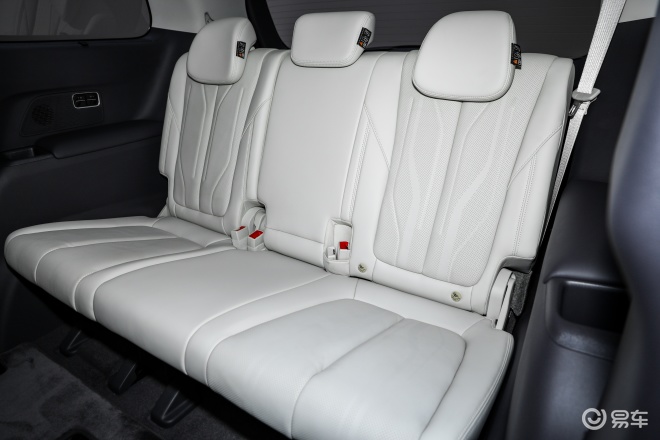 别克GL8陆尊插混版,冰箱+彩电+大沙发,33.99万起