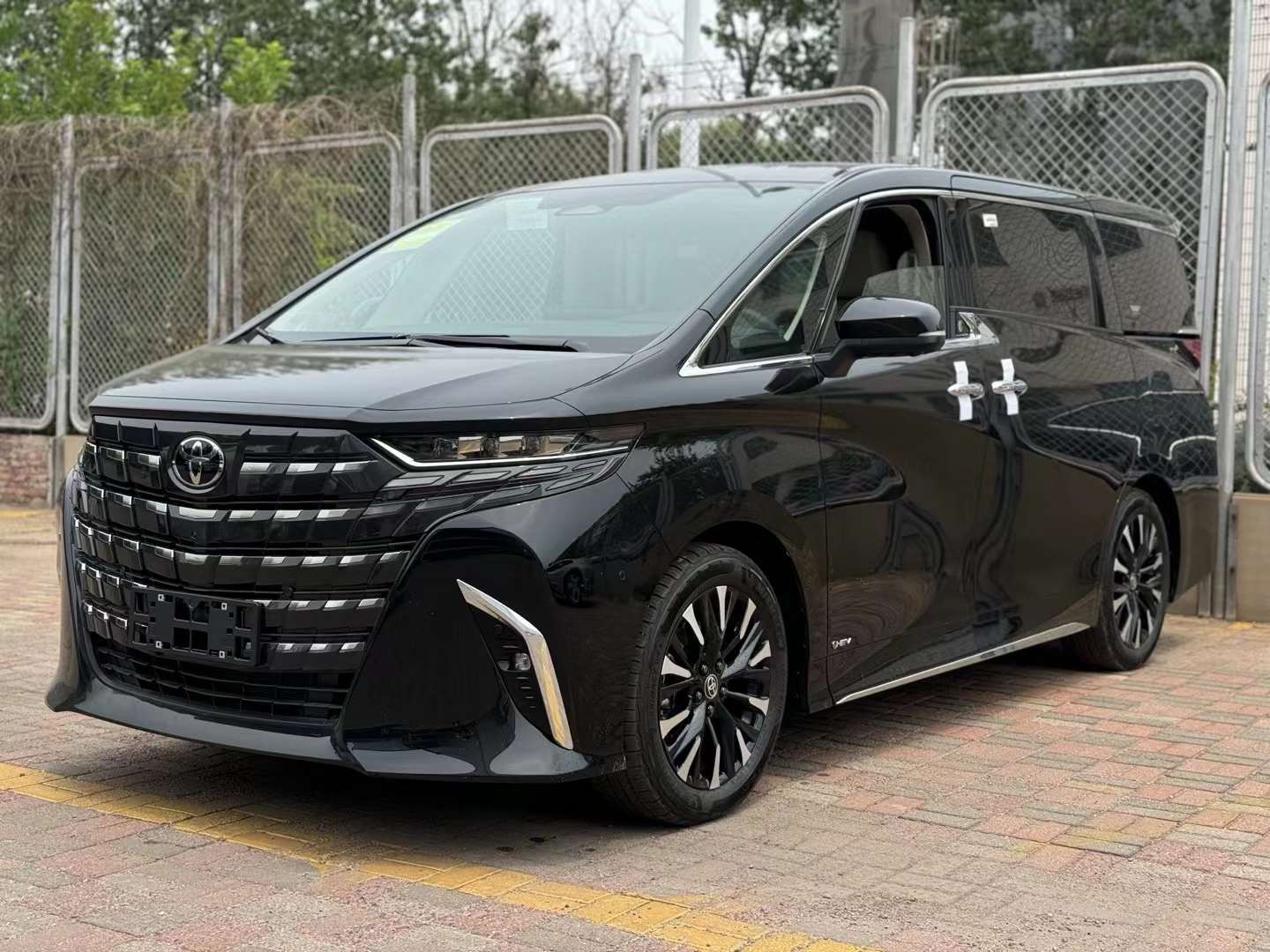 埃尔法 全部在售 2025款 2024款 2023款 2021款 2020款 2019款2024款全新丰田埃尔法现车颜色配置齐全