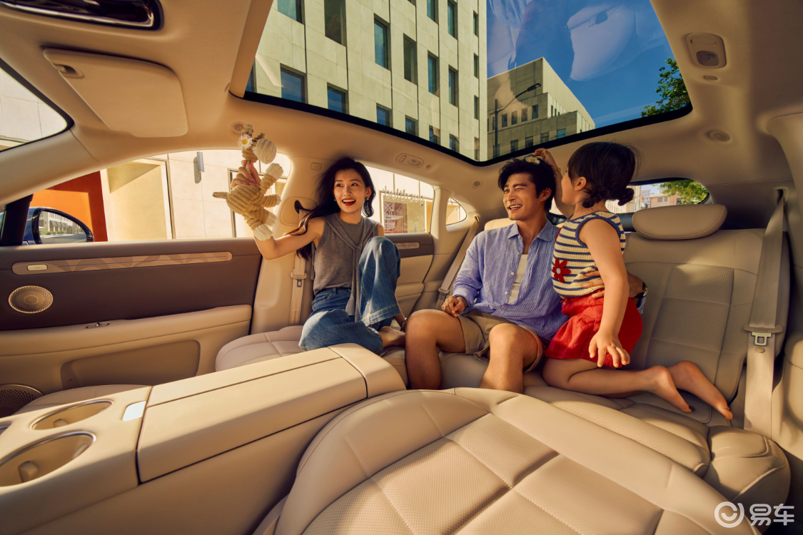 新一代智己LS6上市19.79万起!27分大定突破万台