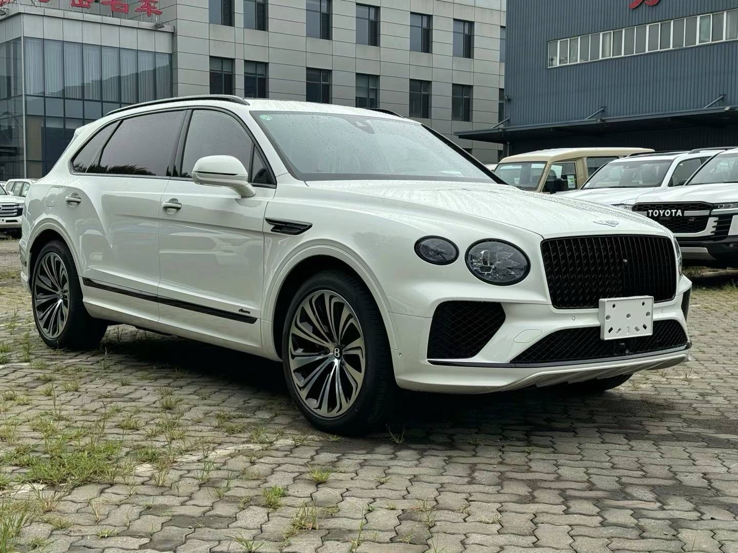 添越 全部在售 2024款 2023款 2022款 2021款 2018款 2017款2024款宾利添越4.0V8展厅现车导购 售全国