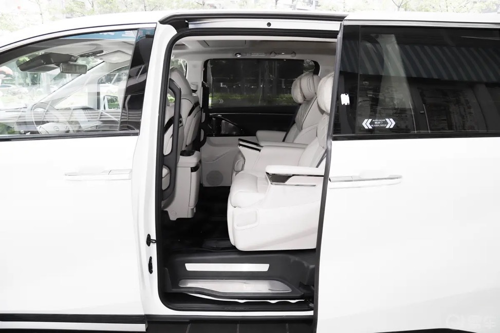 三台高端MPV真实场景体验：家用、商务、通勤，选哪台？