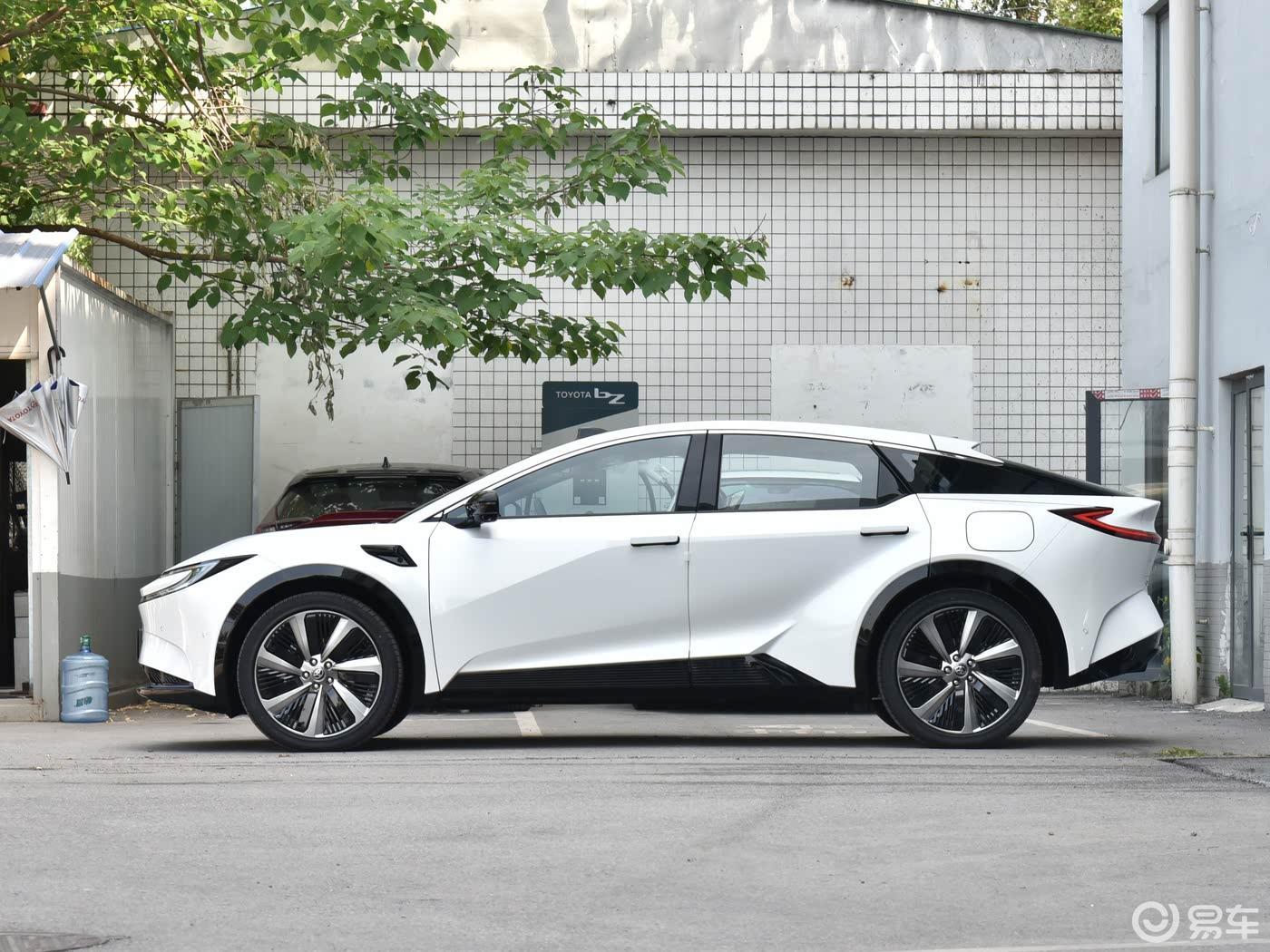 一汽丰田bZ5对比日产N7谁是合资新能源『版本答案』?