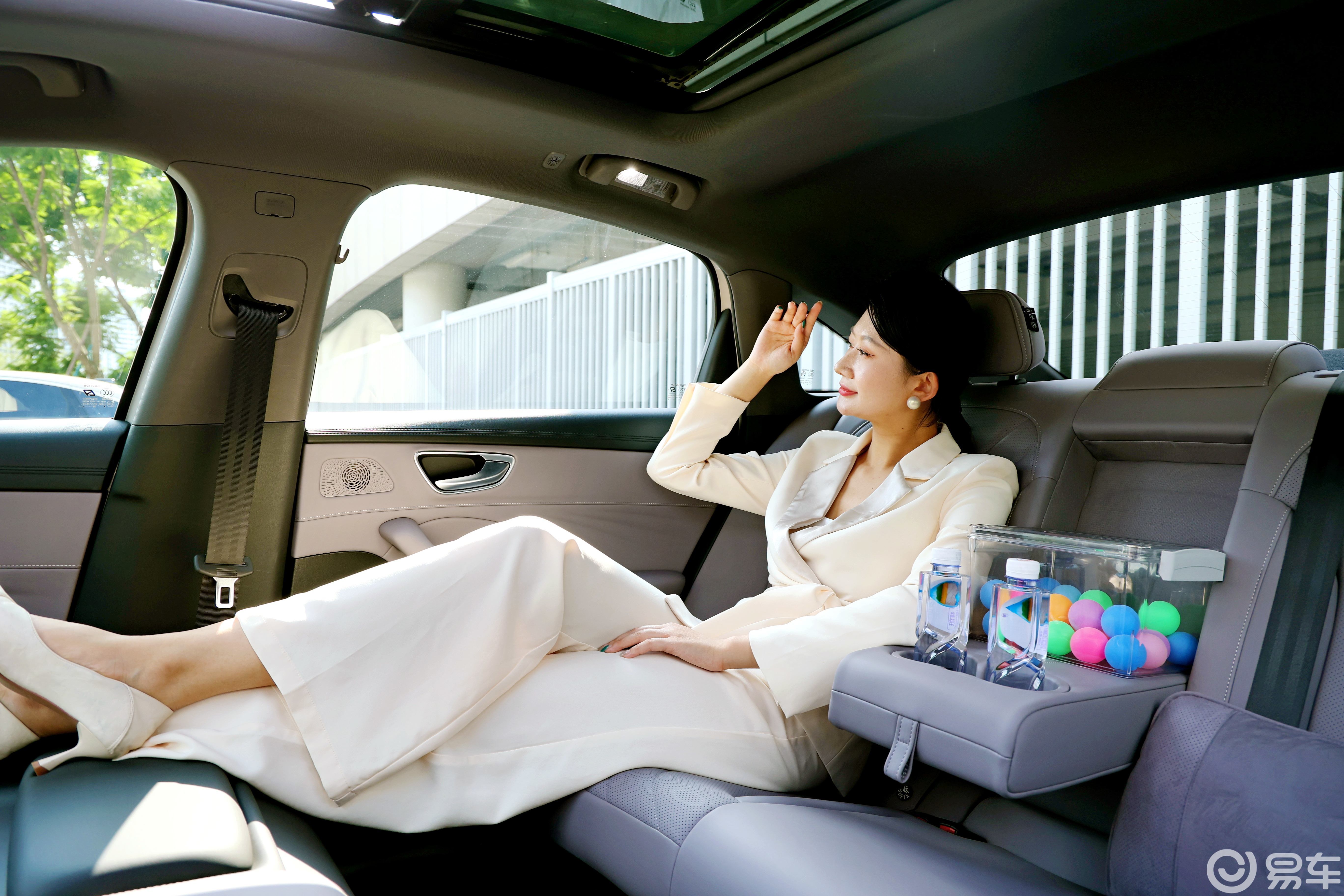 试驾荣威M7 DMH，一台融合智能与驾控的混动新车