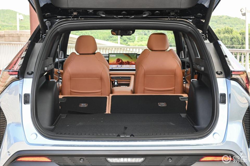 10万级SUV选全能还是品牌？全新博越、锋兰达怎么选