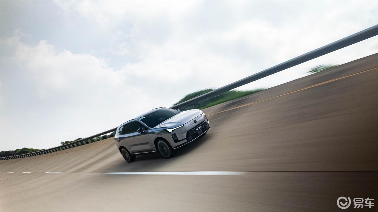 沃尔沃全新XC70上市,对比宝马X3,到底谁更值得入手?