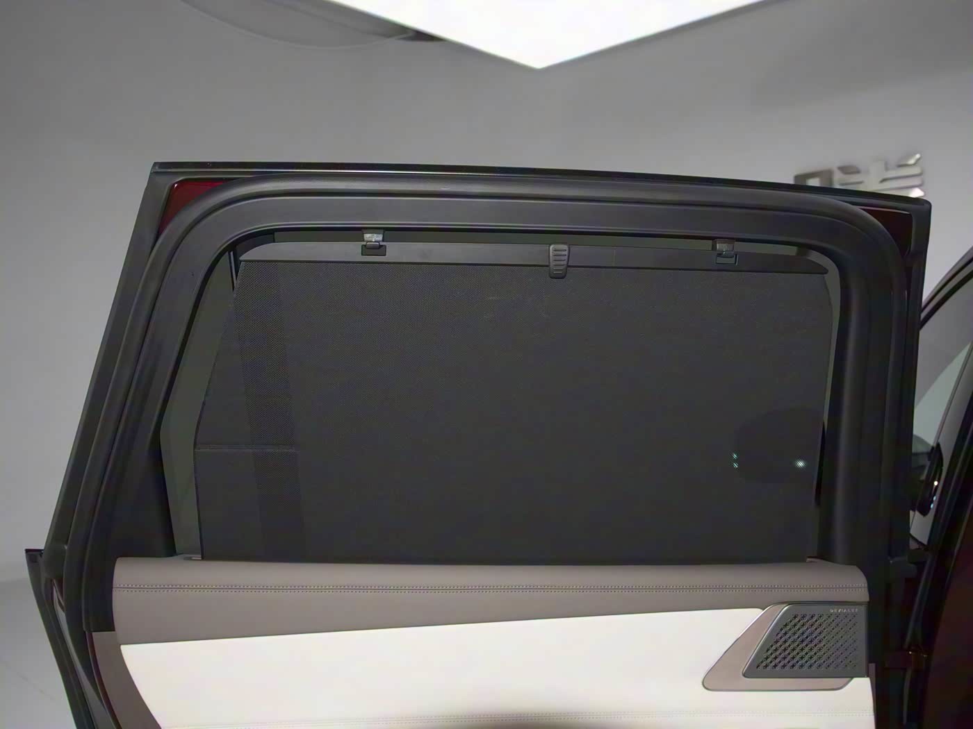 三排座椅电动可调，腾势N8L豪华大六座预售31.98万起