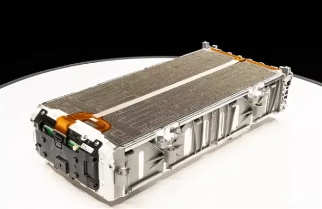 法拉利新电动跑车：3万转4电机，超千匹马力