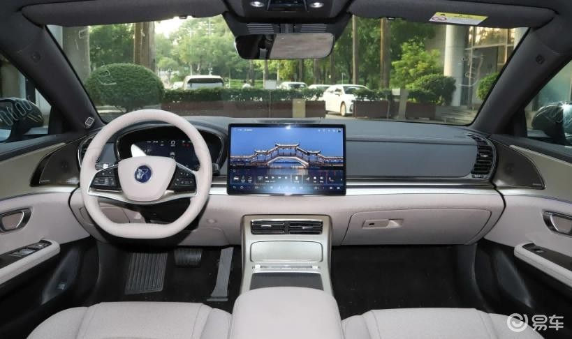 第四季度轿车王炸清单！这8款一个比一个狠，个个有大招？