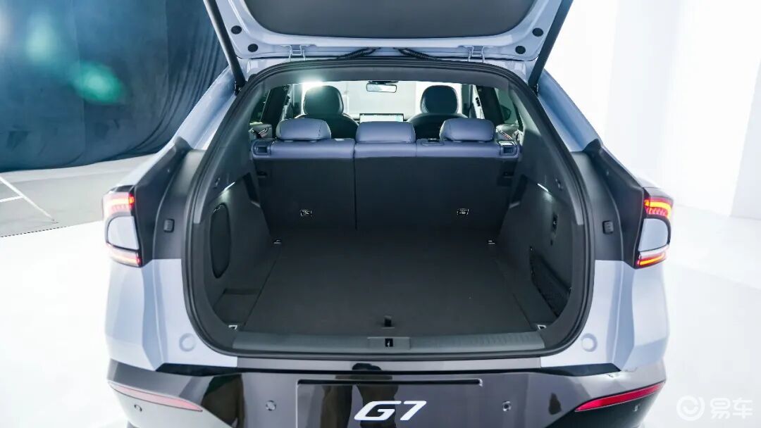 20万级SUV要后排空间大，看这款就够了