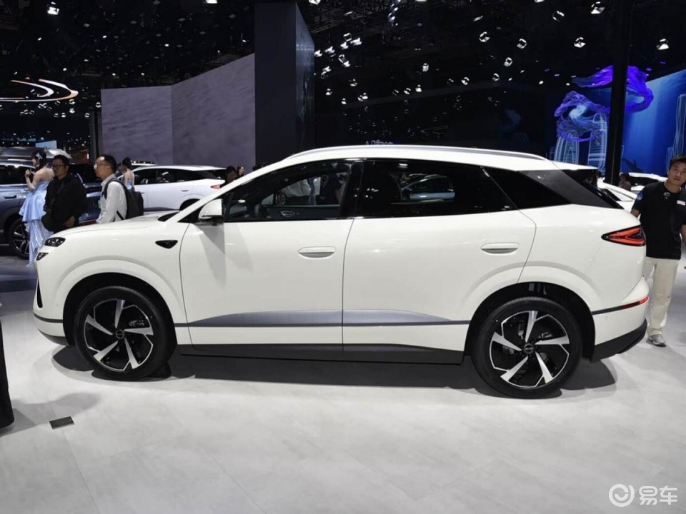 零跑C10碰上海狮06、星舰 7，哪款车更胜一筹？