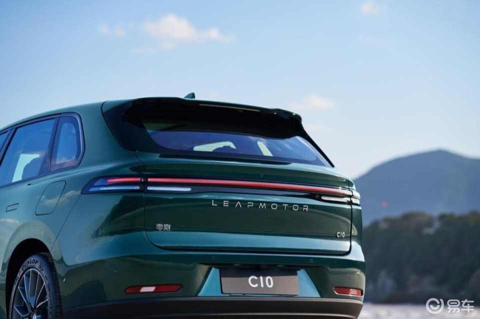 零跑C10碰上海狮06、星舰 7，哪款车更胜一筹？