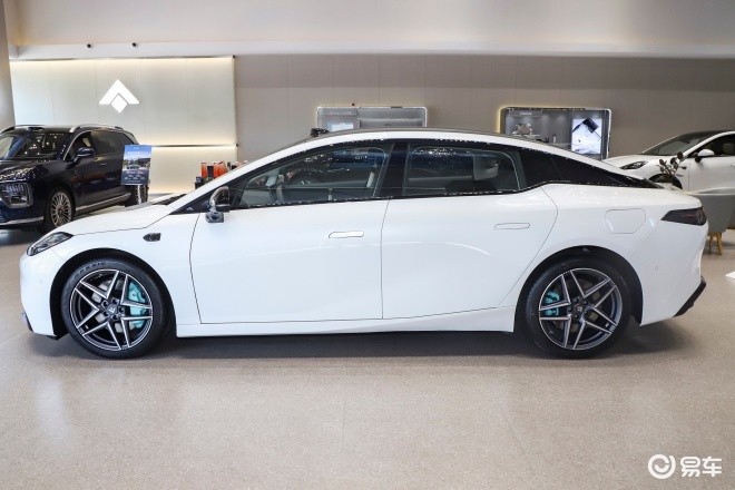 颜值性能都要 东风奕派eπ007对比昊铂GT Lite