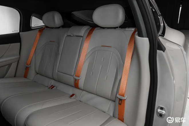 颜值性能都要 东风奕派eπ007对比昊铂GT Lite