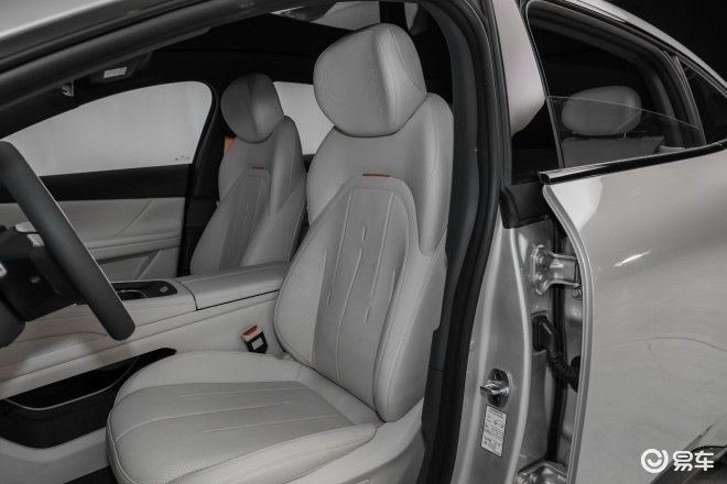 颜值性能都要 东风奕派eπ007对比昊铂GT Lite