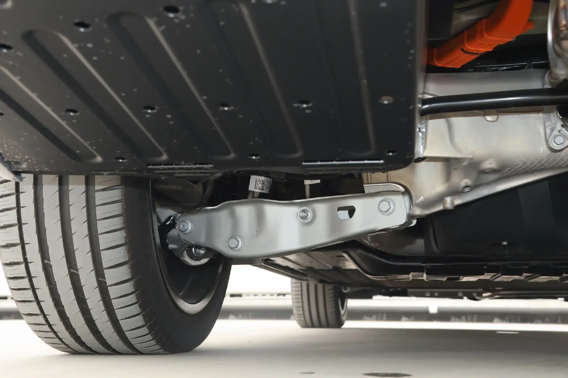 增程大六座二选一：问界M8对比理想L8，谁能一步到位？