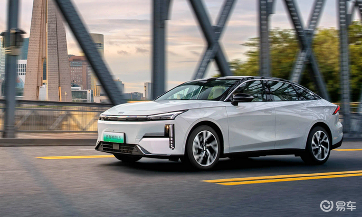 风云A8L对比吉利银河L6,谁是十万级混动家轿“王者”?