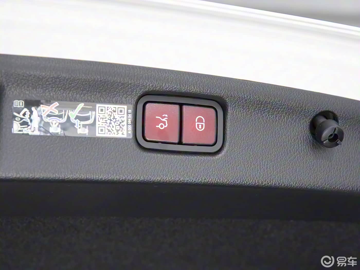 新款奔驰C级上市,全系换装2.0T动力,配置提升