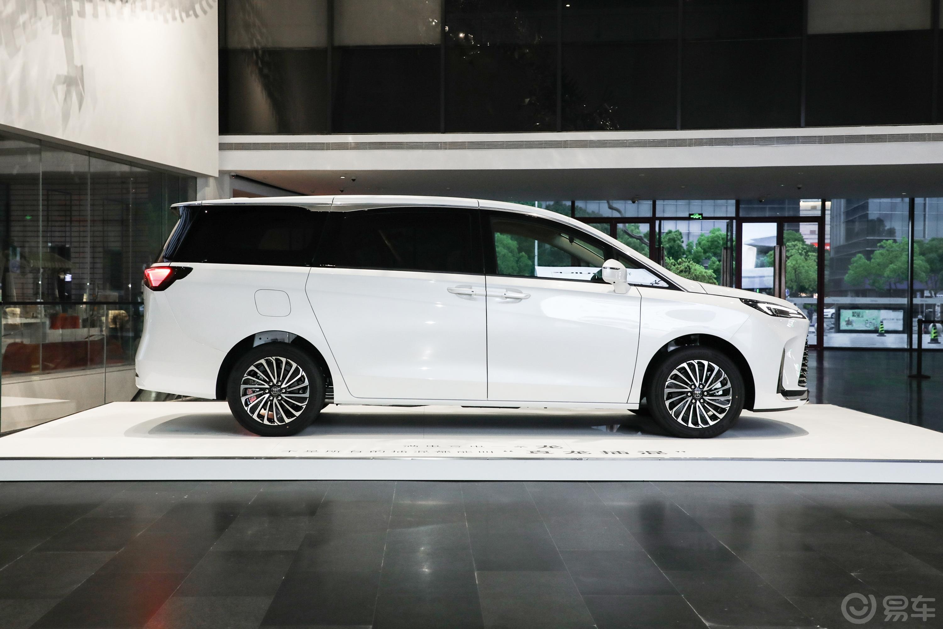 冠军视野的较量 传祺向往M8宗师VS别克GL8PHEV