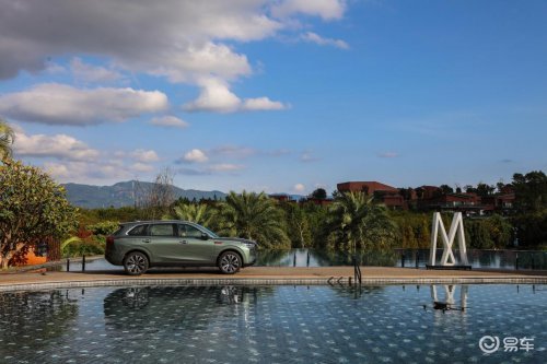 红旗HS6与理想L6对比，谁在中大型SUV中更胜一筹？