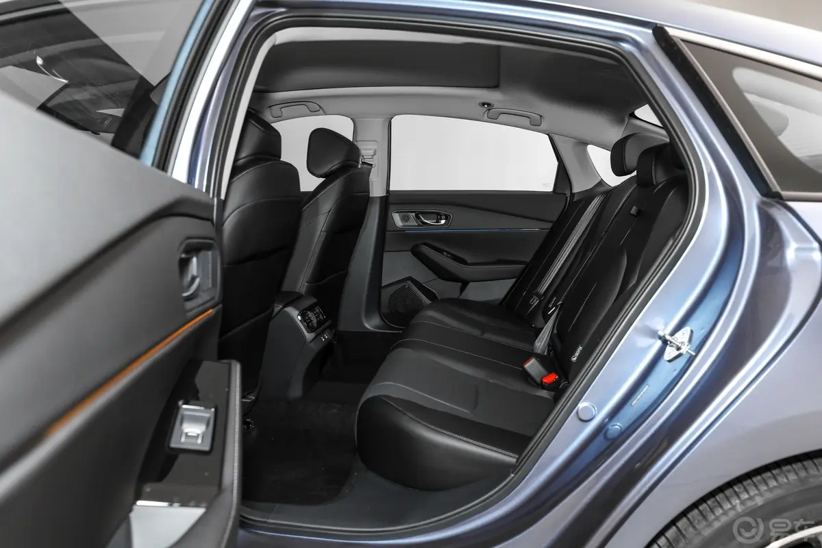 天籁·鸿蒙座舱对比雅阁!燃油车智能终于迎来逆袭?