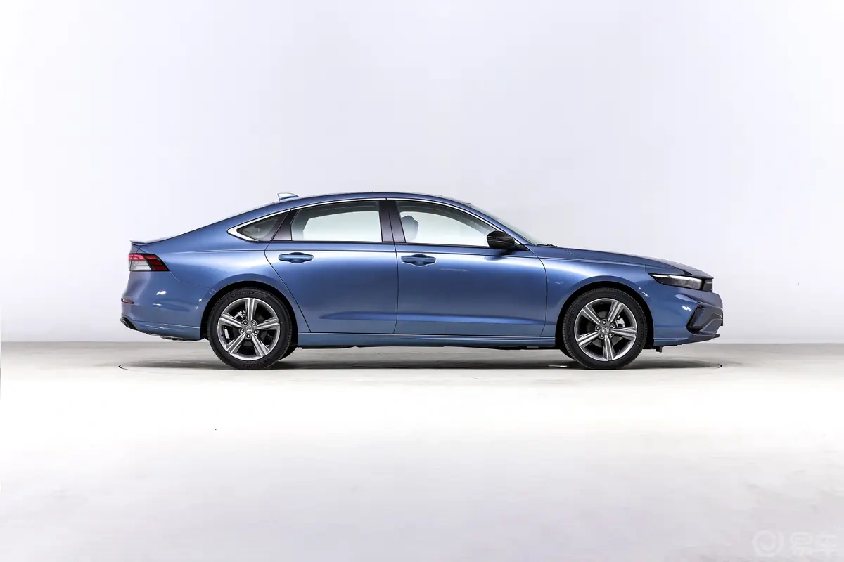 天籁·鸿蒙座舱对比雅阁!燃油车智能终于迎来逆袭?