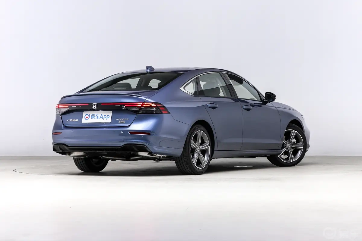 天籁·鸿蒙座舱对比雅阁!燃油车智能终于迎来逆袭?