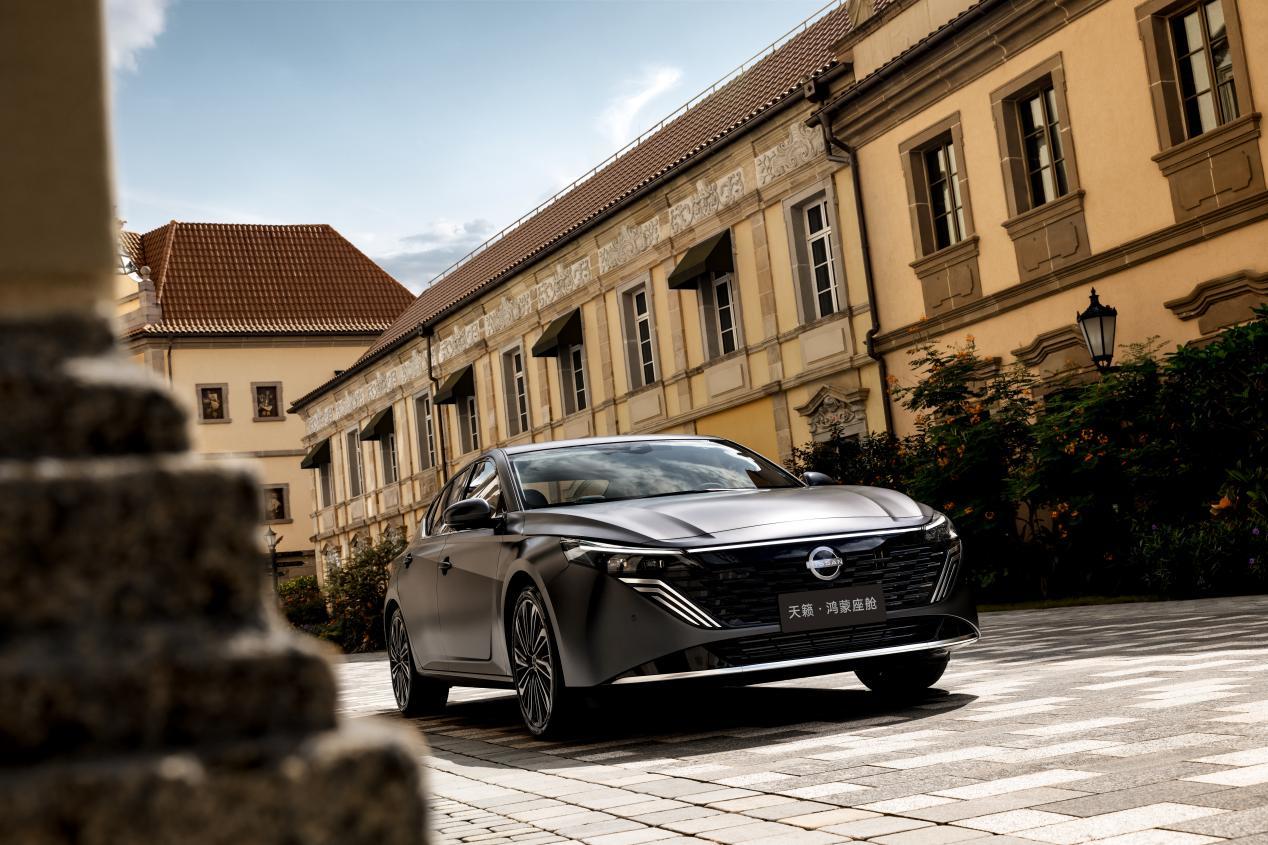 天籁·鸿蒙座舱对比雅阁!燃油车智能终于迎来逆袭?