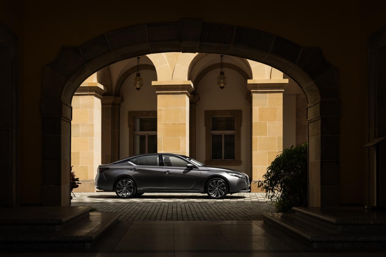 天籁·鸿蒙座舱对比雅阁!燃油车智能终于迎来逆袭?