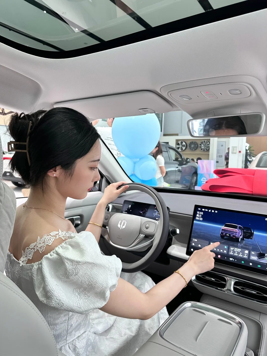 10万预算买顶配小车还是紧凑SUV,零跑B10给出了答案