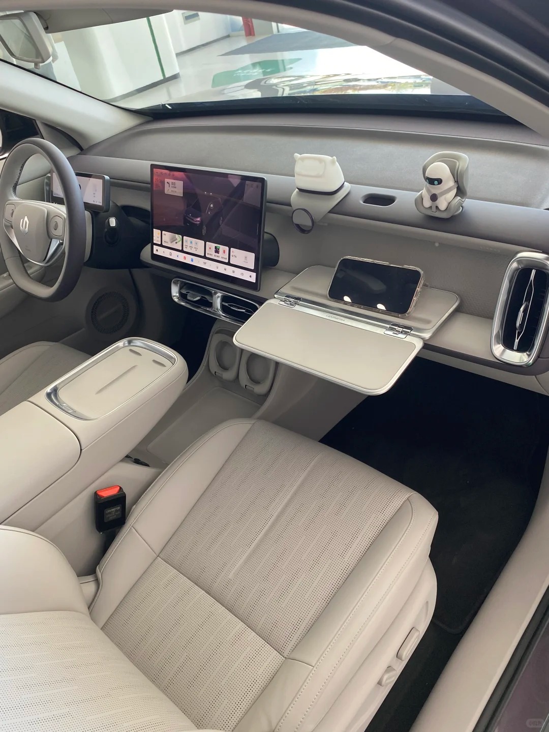 10万预算买顶配小车还是紧凑SUV,零跑B10给出了答案