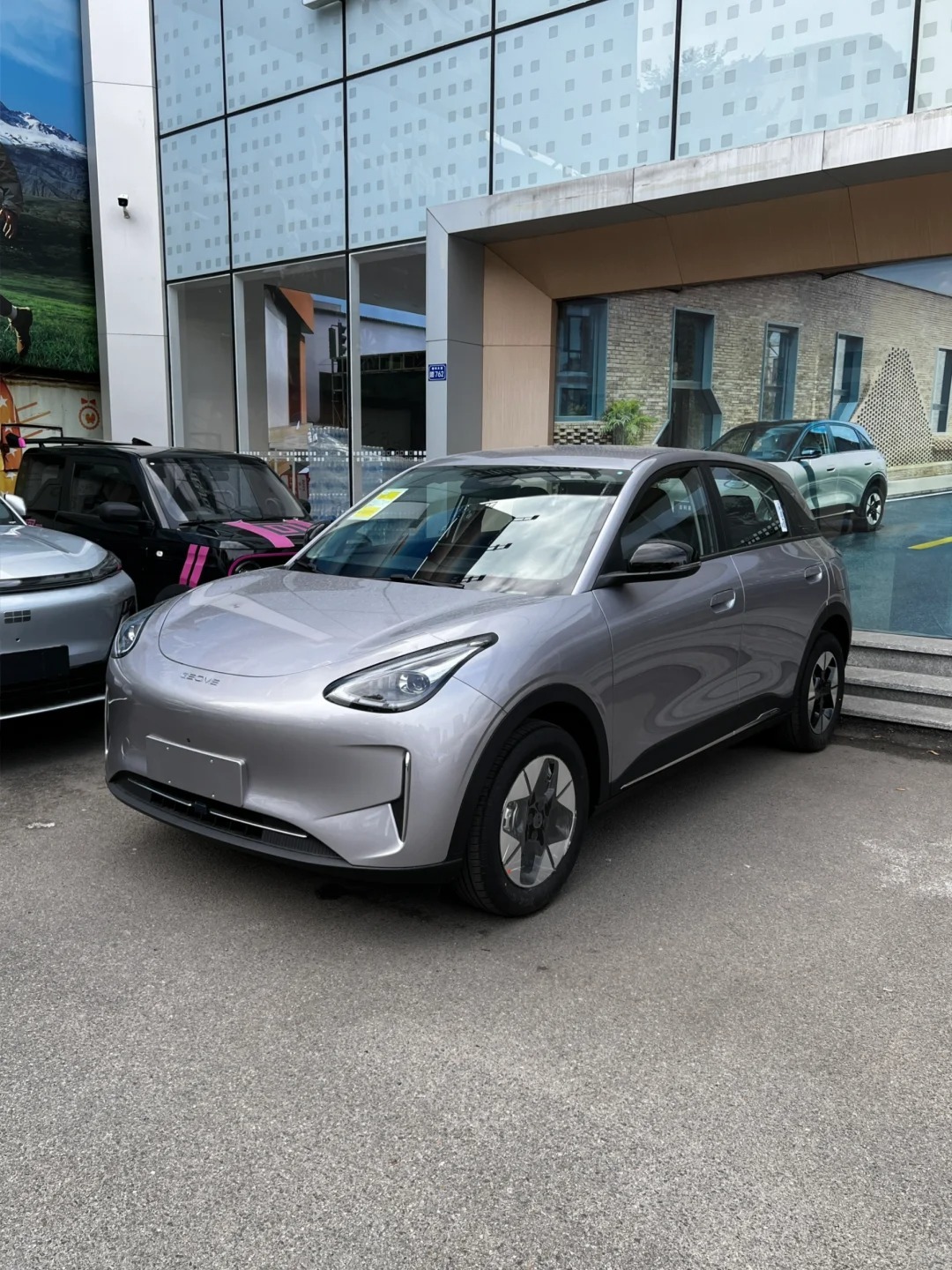 10万预算买顶配小车还是紧凑SUV,零跑B10给出了答案