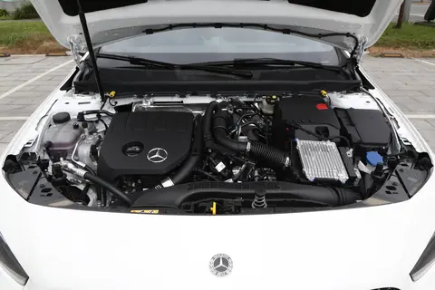 数据硬碰硬：奔驰 A 级竞品横评，性价比黑马竟是它