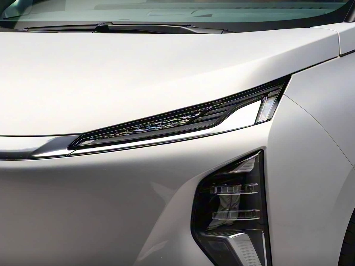 有插混四驱+8775P座舱芯片，50万买顶配有机会火吗？