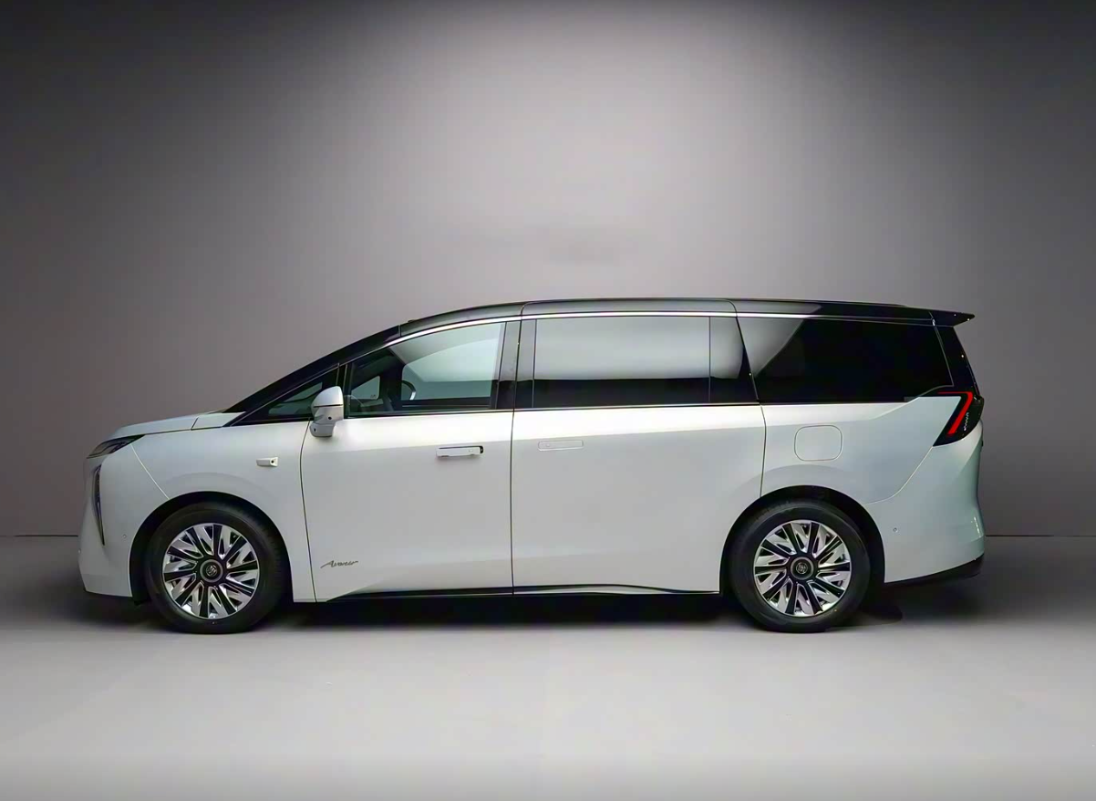 有插混四驱+8775P座舱芯片，50万买顶配有机会火吗？