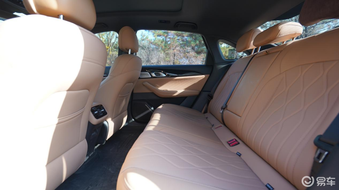 荣威M7 DMH 对比银河 A7，空间体感才是真刚需